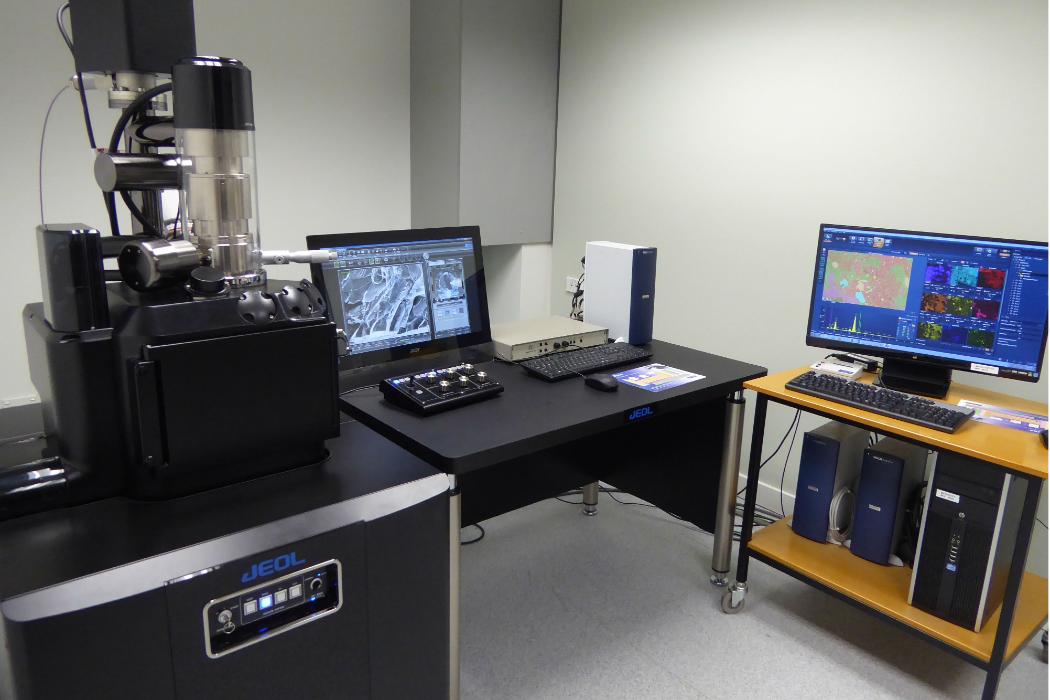 An electron microscope in a lab.