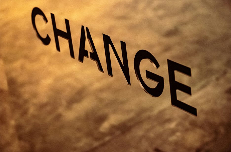 Candidature changes hero. Gold background, black word stating change
