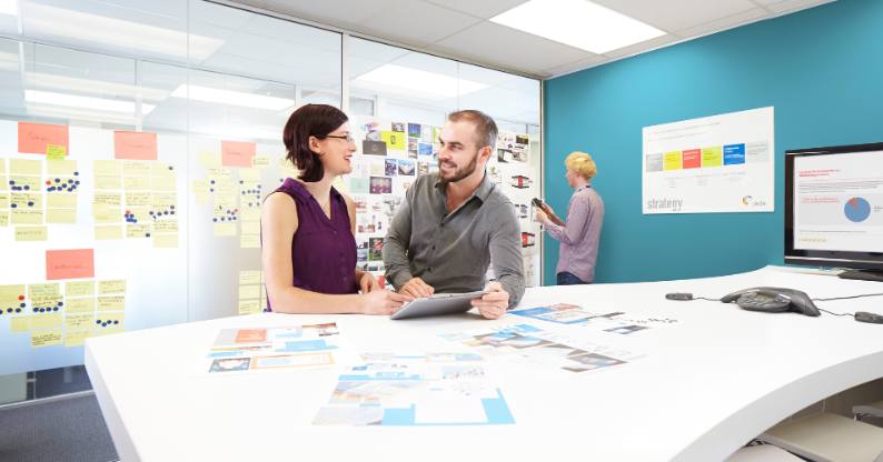 Two strategic leadership learners coming together to discuss their online learning with Tuihono UC | UC Online