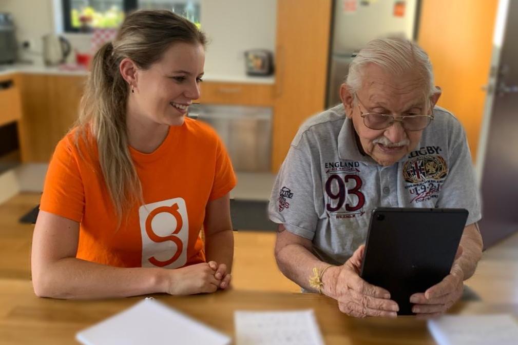 A new startup is helping seniors join the digital age.