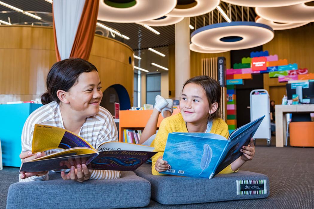 Hoaka Pounamu Children Reading